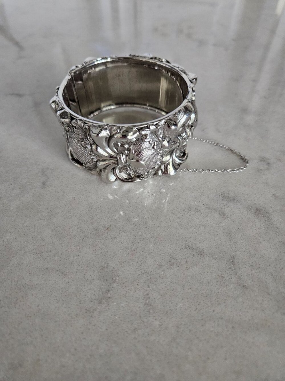 RARE & VINTAGE WHITING & DAVIS CO. SILVER SWIRLED HINGED CUFF BRACELET